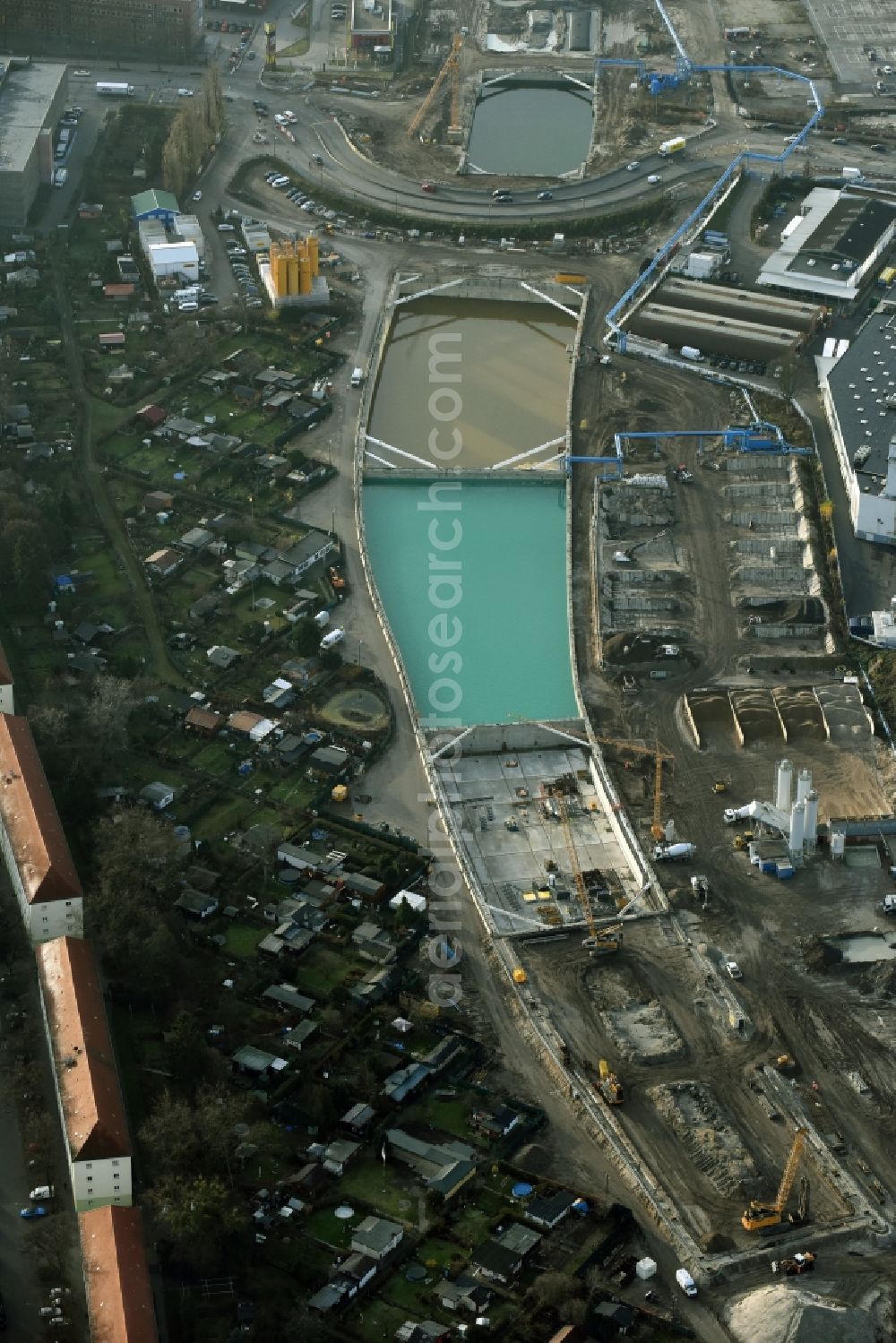 Aerial image Berlin - Civil engineering construction sites for construction of the extension of the urban motorway - Autobahn Autobahn A100 in Berlin Neukoelln