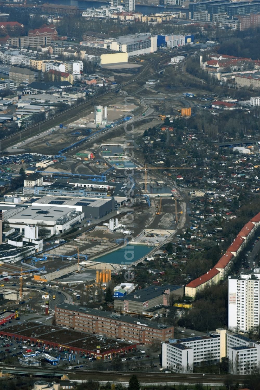 Aerial image Berlin - Civil engineering construction sites for construction of the extension of the urban motorway - Autobahn Autobahn A100 in Berlin Neukoelln