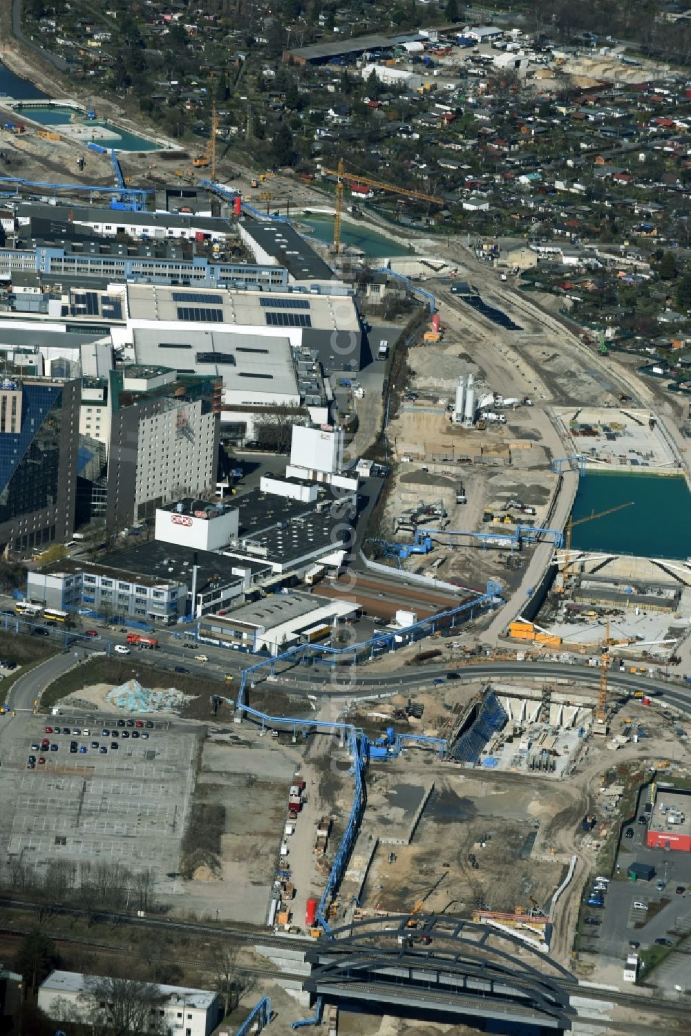 Aerial photograph Berlin - Civil engineering construction sites for construction of the extension of the urban motorway - Autobahn Autobahn A100 in Berlin Neukoelln