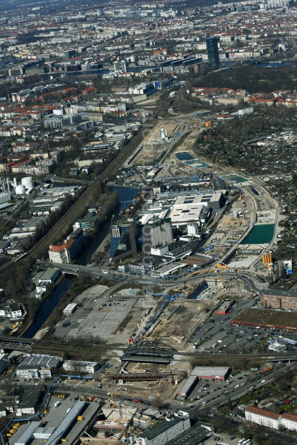 Berlin from above - Civil engineering construction sites for construction of the extension of the urban motorway - Autobahn Autobahn A100 in Berlin Neukoelln