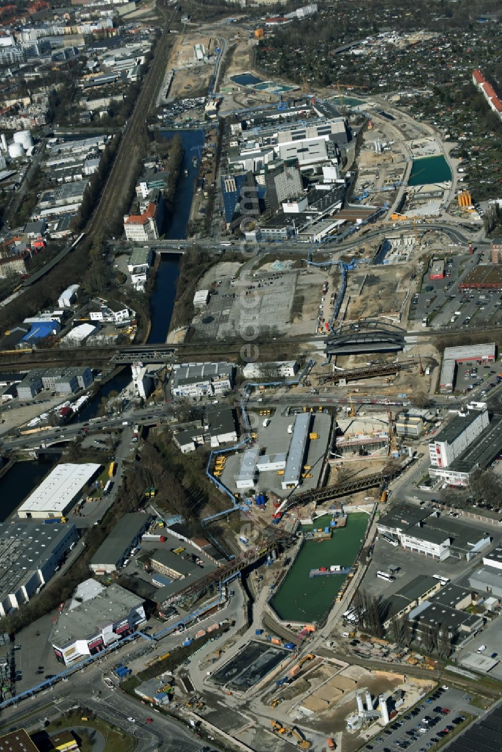 Aerial image Berlin - Civil engineering construction sites for construction of the extension of the urban motorway - Autobahn Autobahn A100 in Berlin Neukoelln