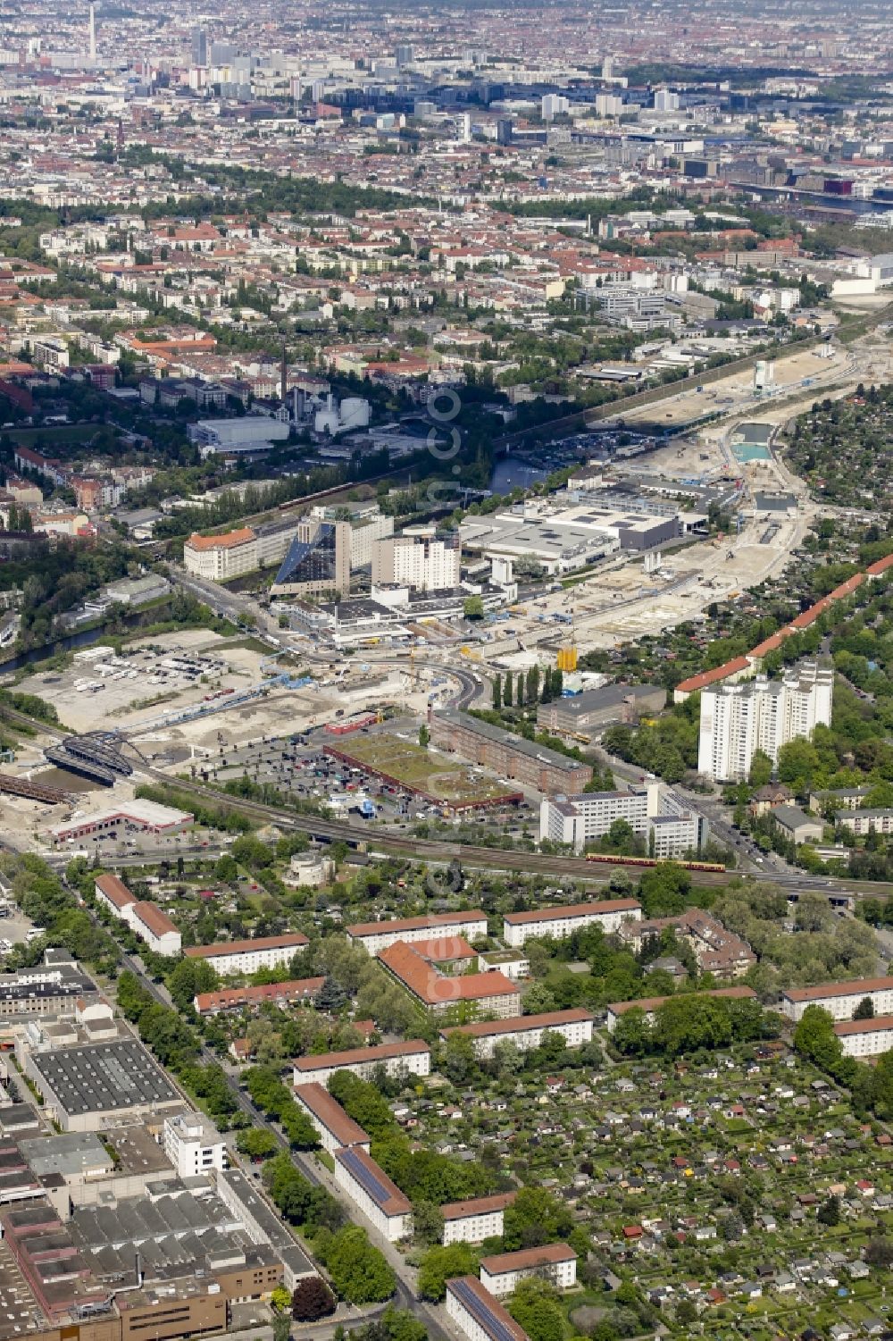 Berlin from the bird's eye view: Civil engineering construction sites for construction of the extension of the urban motorway - Autobahn Autobahn A100 in Berlin Neukoelln