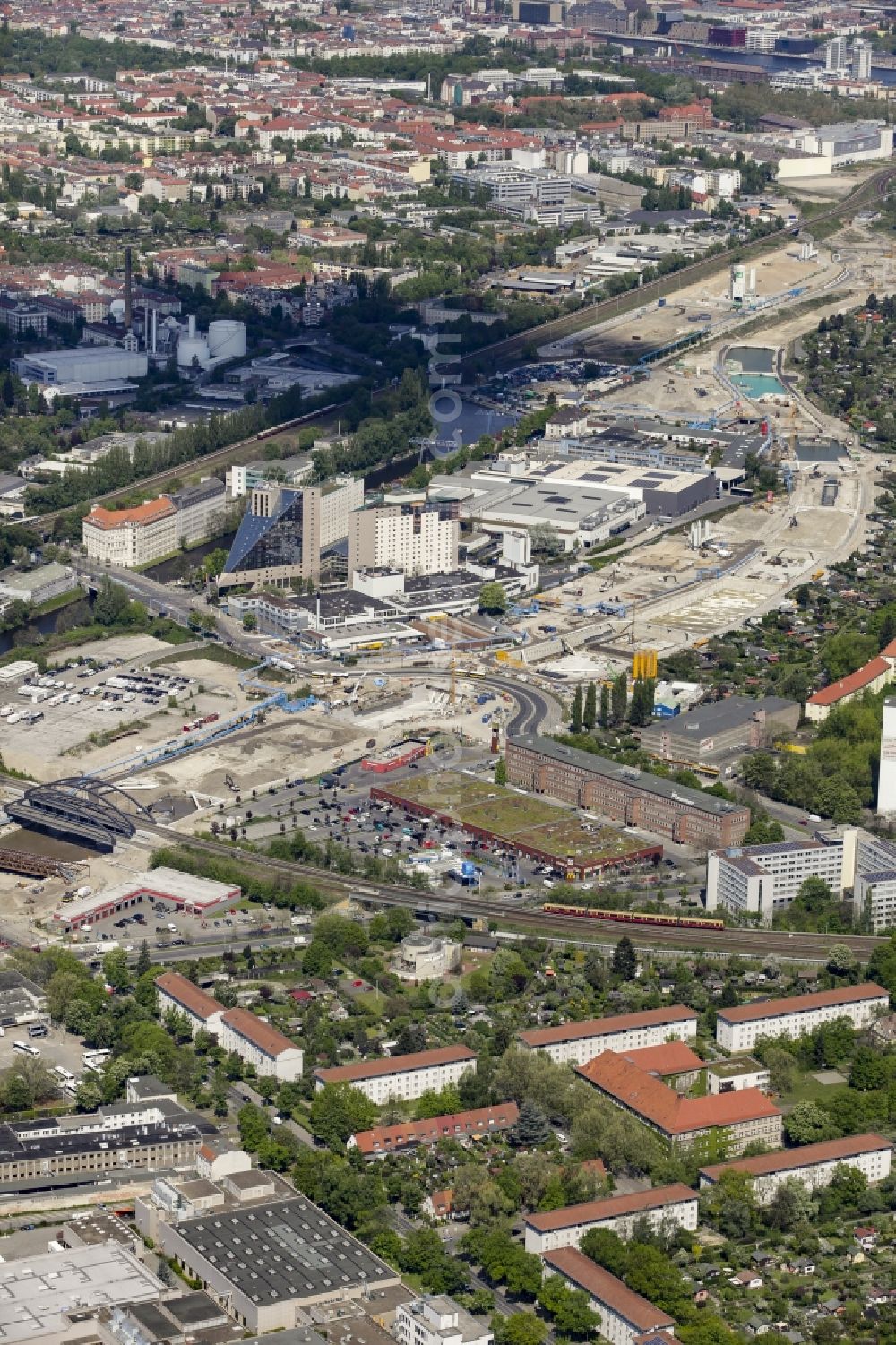 Aerial photograph Berlin - Civil engineering construction sites for construction of the extension of the urban motorway - Autobahn Autobahn A100 in Berlin Neukoelln