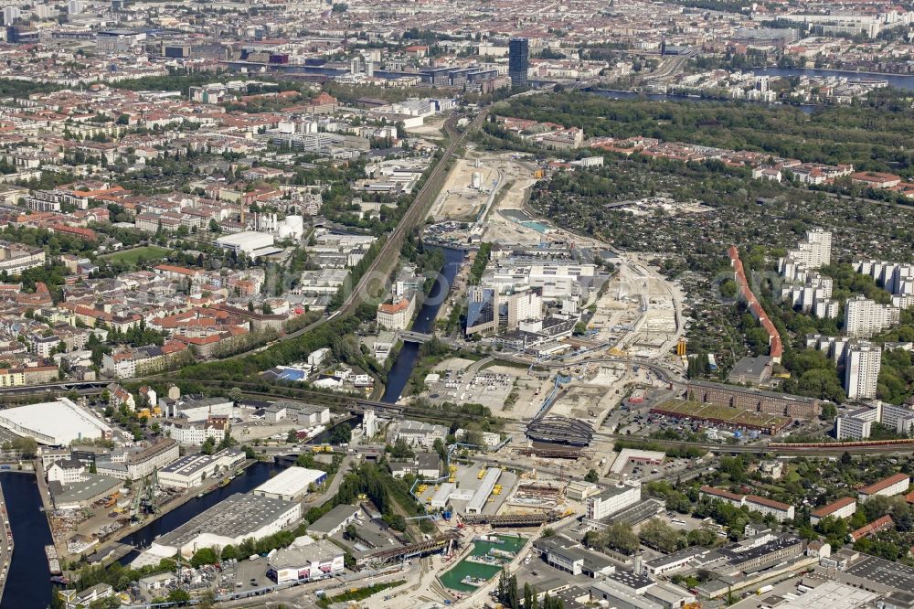 Berlin from the bird's eye view: Civil engineering construction sites for construction of the extension of the urban motorway - Autobahn Autobahn A100 in Berlin Neukoelln