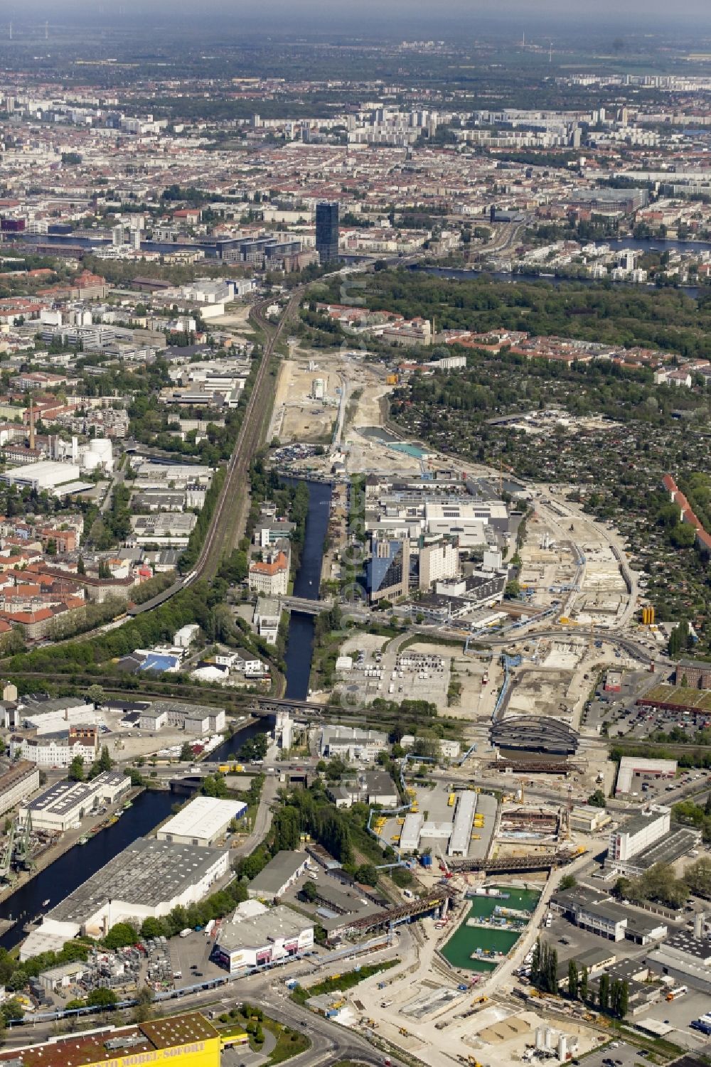 Aerial photograph Berlin - Civil engineering construction sites for construction of the extension of the urban motorway - Autobahn Autobahn A100 in Berlin Neukoelln