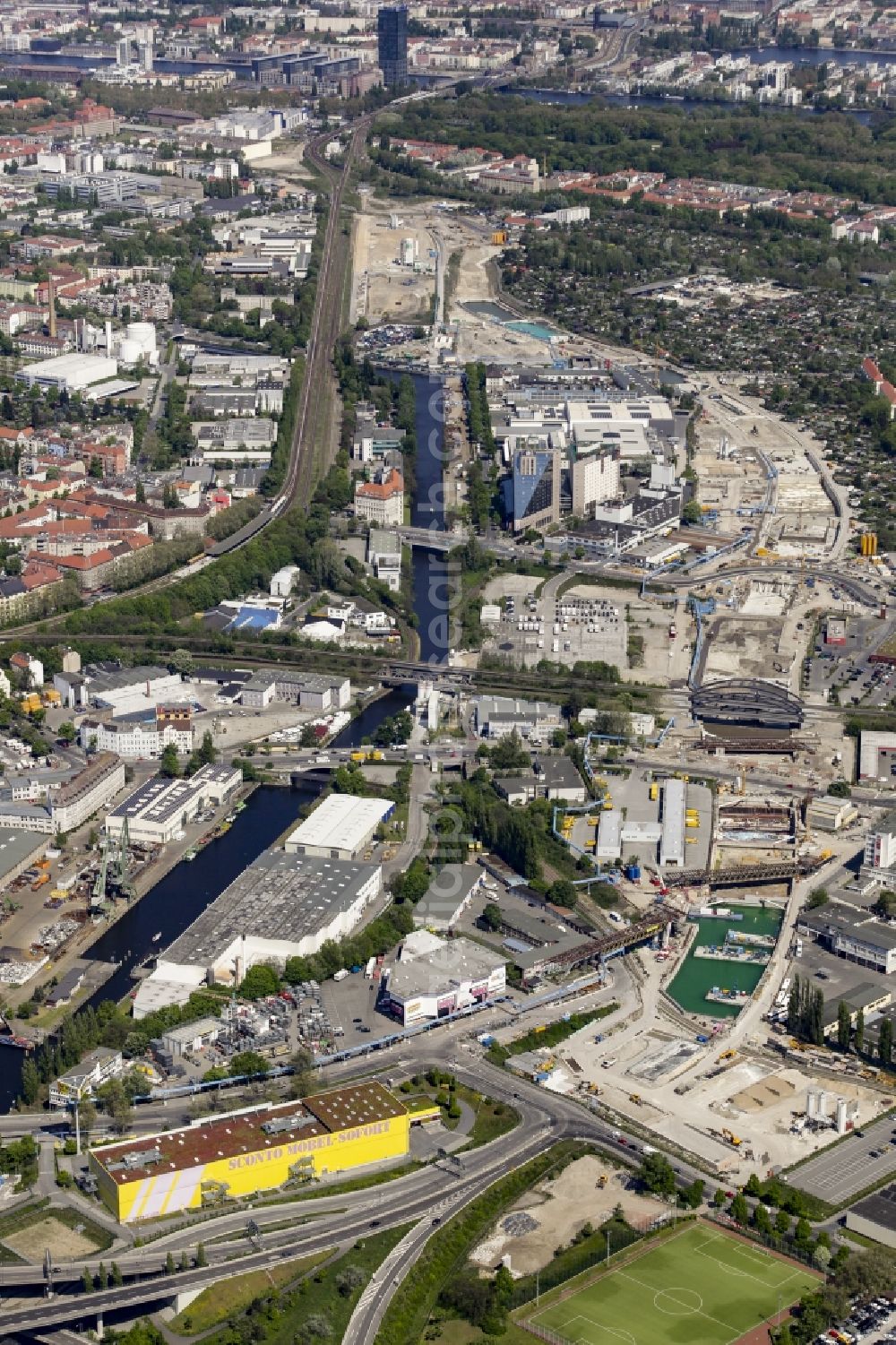 Berlin from above - Civil engineering construction sites for construction of the extension of the urban motorway - Autobahn Autobahn A100 in Berlin Neukoelln