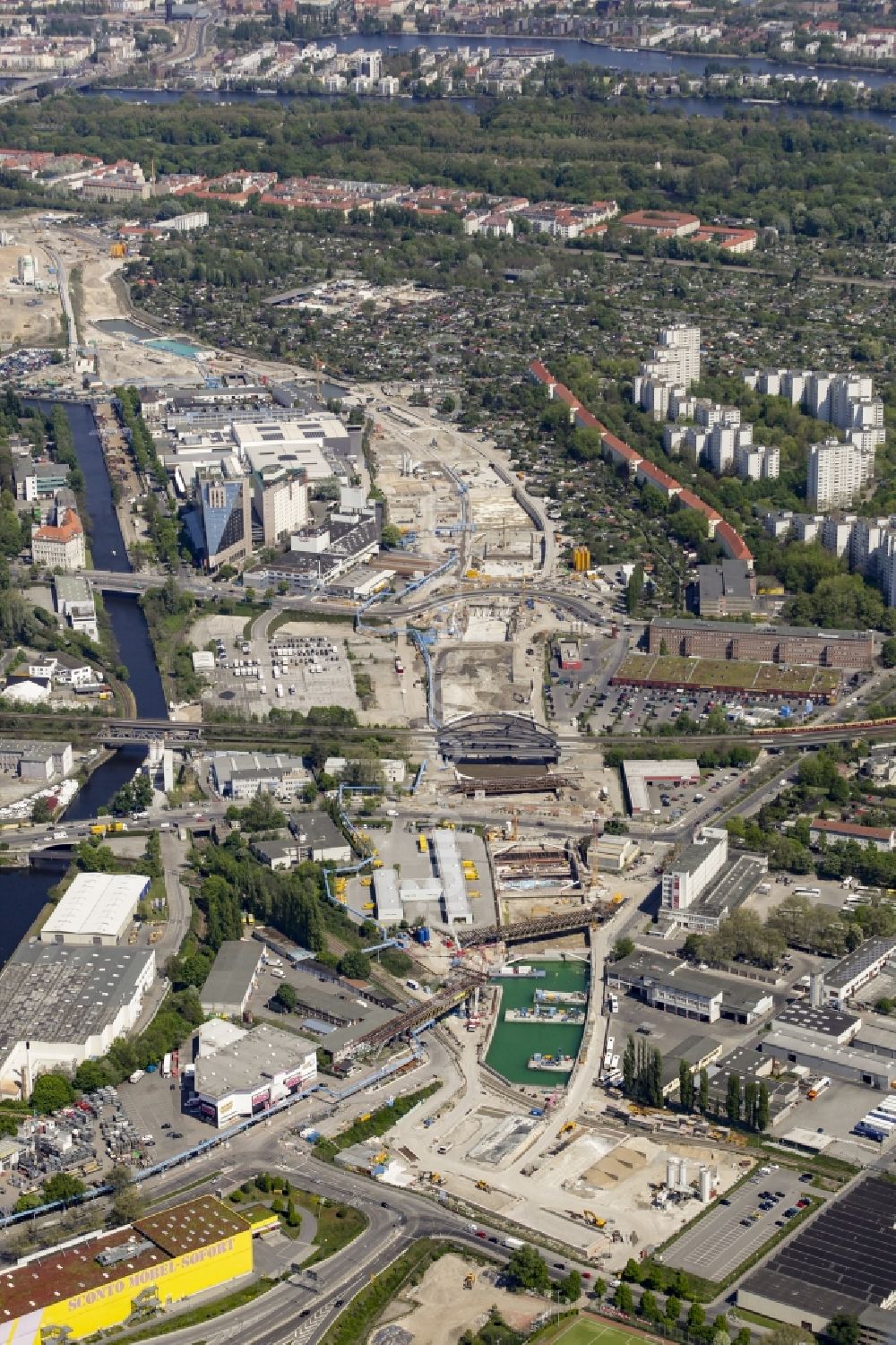 Berlin from the bird's eye view: Civil engineering construction sites for construction of the extension of the urban motorway - Autobahn Autobahn A100 in Berlin Neukoelln