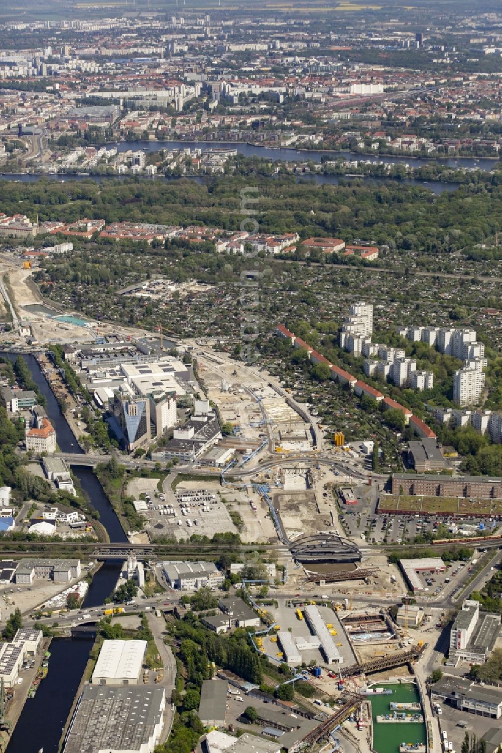 Aerial photograph Berlin - Civil engineering construction sites for construction of the extension of the urban motorway - Autobahn Autobahn A100 in Berlin Neukoelln