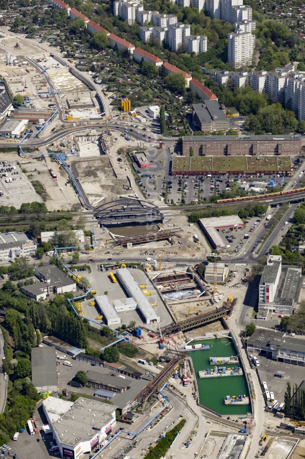 Berlin from above - Civil engineering construction sites for construction of the extension of the urban motorway - Autobahn Autobahn A100 in Berlin Neukoelln