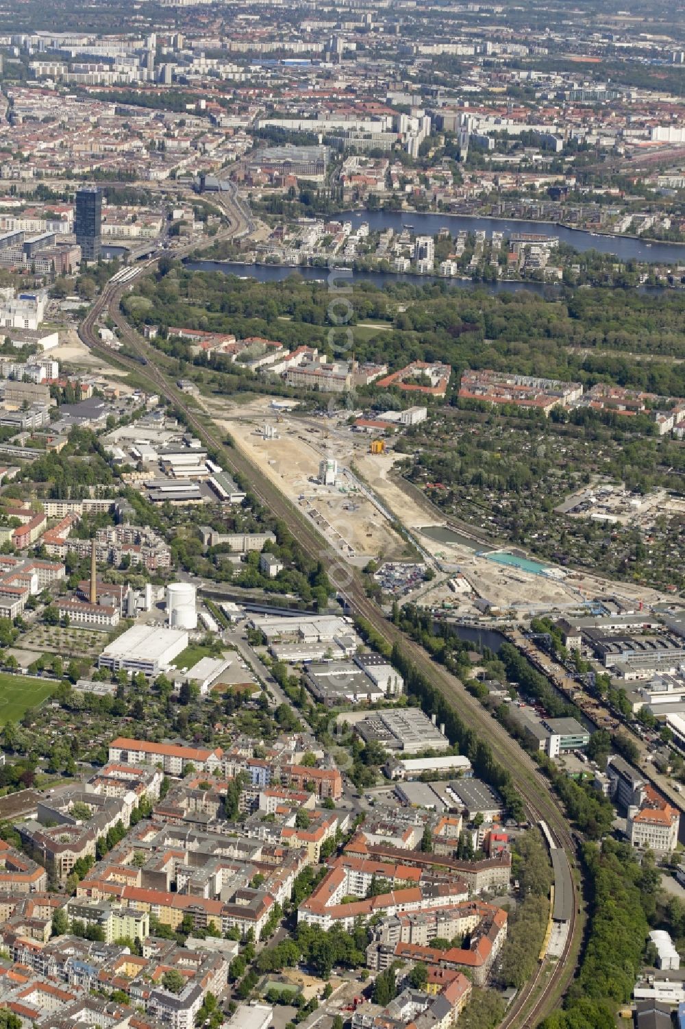 Aerial image Berlin - Civil engineering construction sites for construction of the extension of the urban motorway - Autobahn Autobahn A100 in Berlin Neukoelln