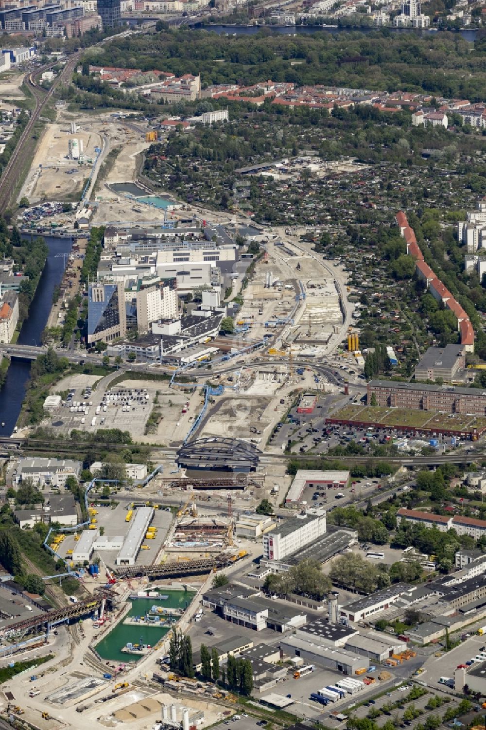 Aerial photograph Berlin - Civil engineering construction sites for construction of the extension of the urban motorway - Autobahn Autobahn A100 in Berlin Neukoelln