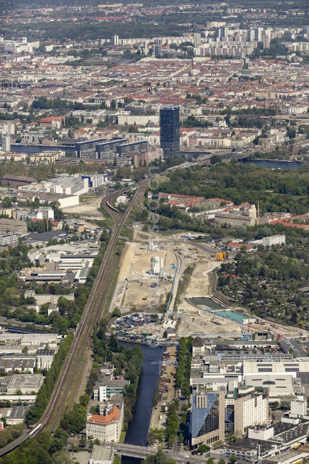 Aerial image Berlin - Civil engineering construction sites for construction of the extension of the urban motorway - Autobahn Autobahn A100 in Berlin Neukoelln