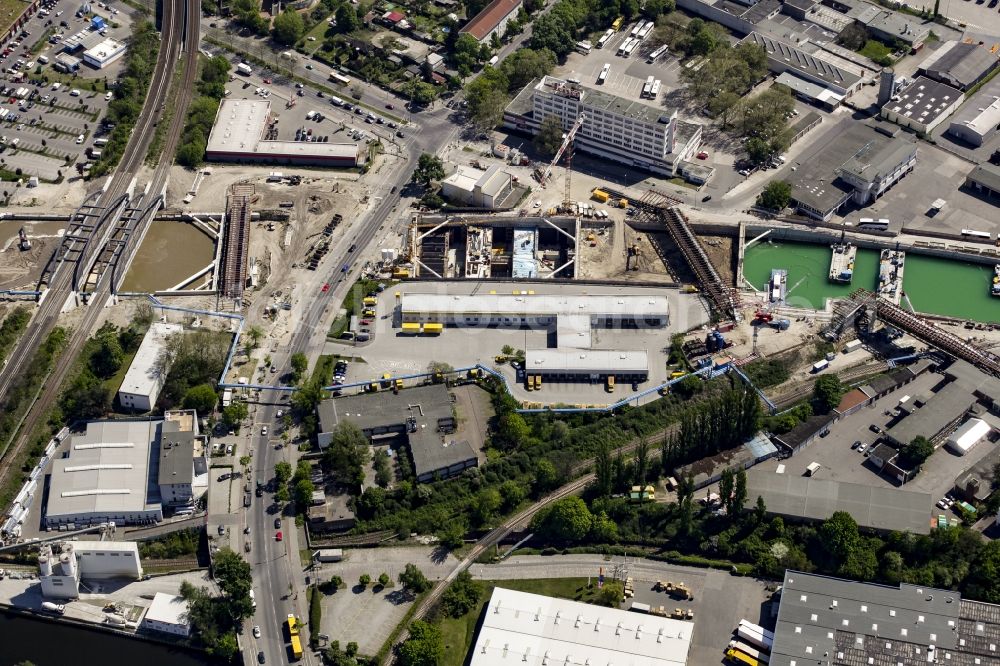 Aerial image Berlin - Civil engineering construction sites for construction of the extension of the urban motorway - Autobahn Autobahn A100 in Berlin Neukoelln