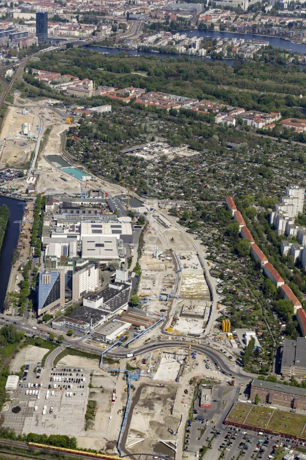 Aerial photograph Berlin - Civil engineering construction sites for construction of the extension of the urban motorway - Autobahn Autobahn A100 in Berlin Neukoelln