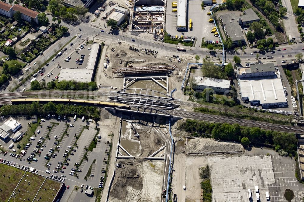 Berlin from above - Civil engineering construction sites for construction of the extension of the urban motorway - Autobahn Autobahn A100 in Berlin Neukoelln