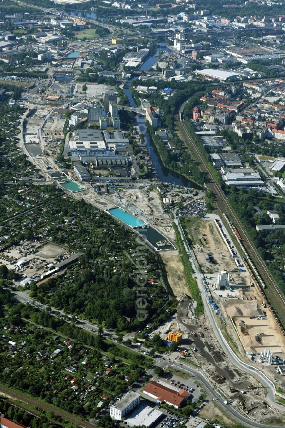 Aerial photograph Berlin - Civil engineering construction sites for construction of the extension of the urban motorway - Autobahn Autobahn A100 in Berlin Neukoelln