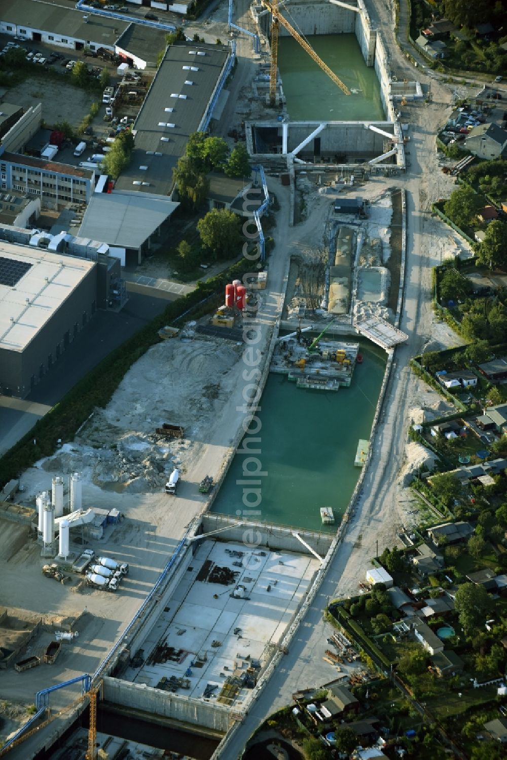 Berlin from the bird's eye view: Civil engineering construction sites for construction of the extension of the urban motorway - Autobahn Autobahn A100 in Berlin Neukoelln