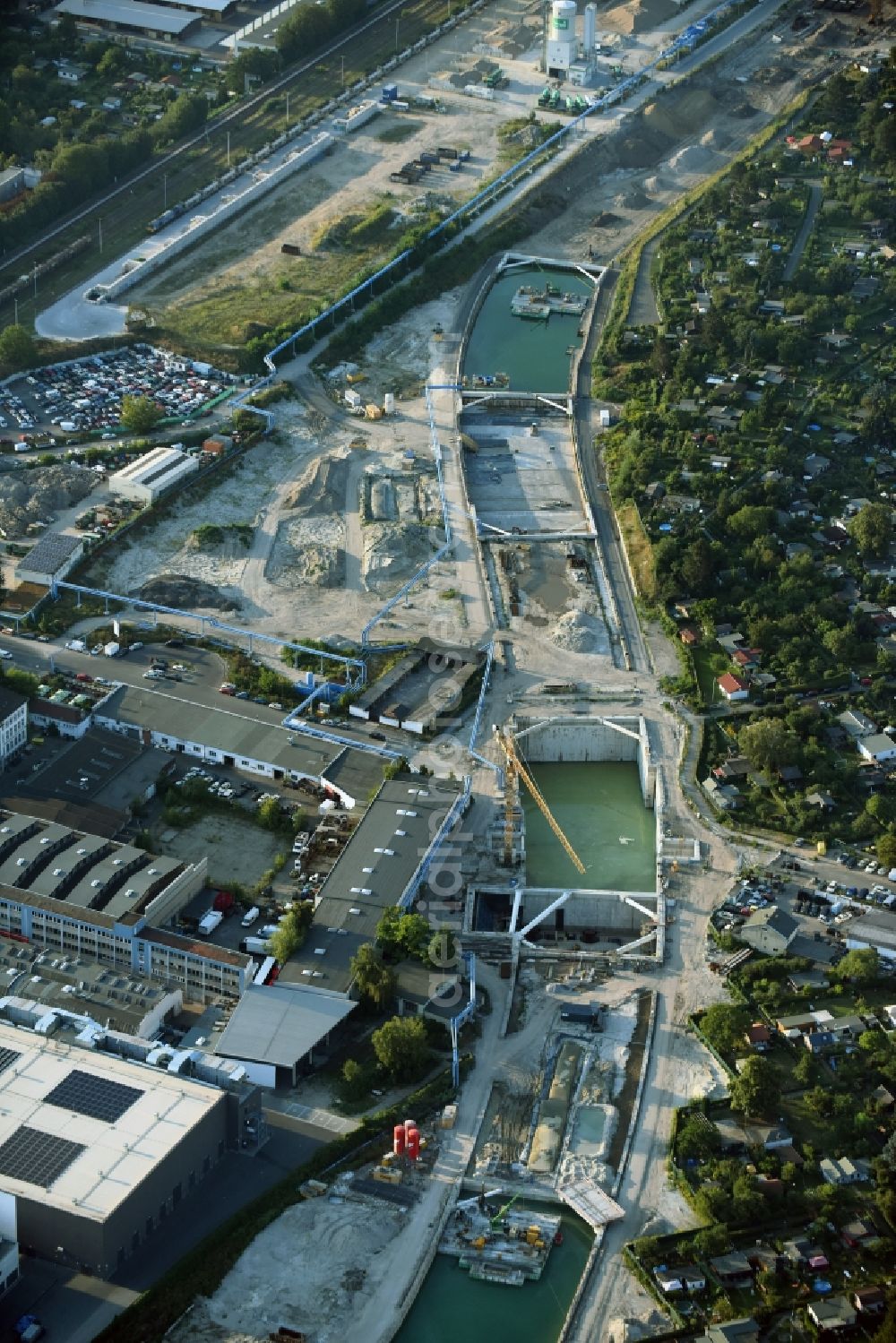 Aerial photograph Berlin - Civil engineering construction sites for construction of the extension of the urban motorway - Autobahn Autobahn A100 in Berlin Neukoelln