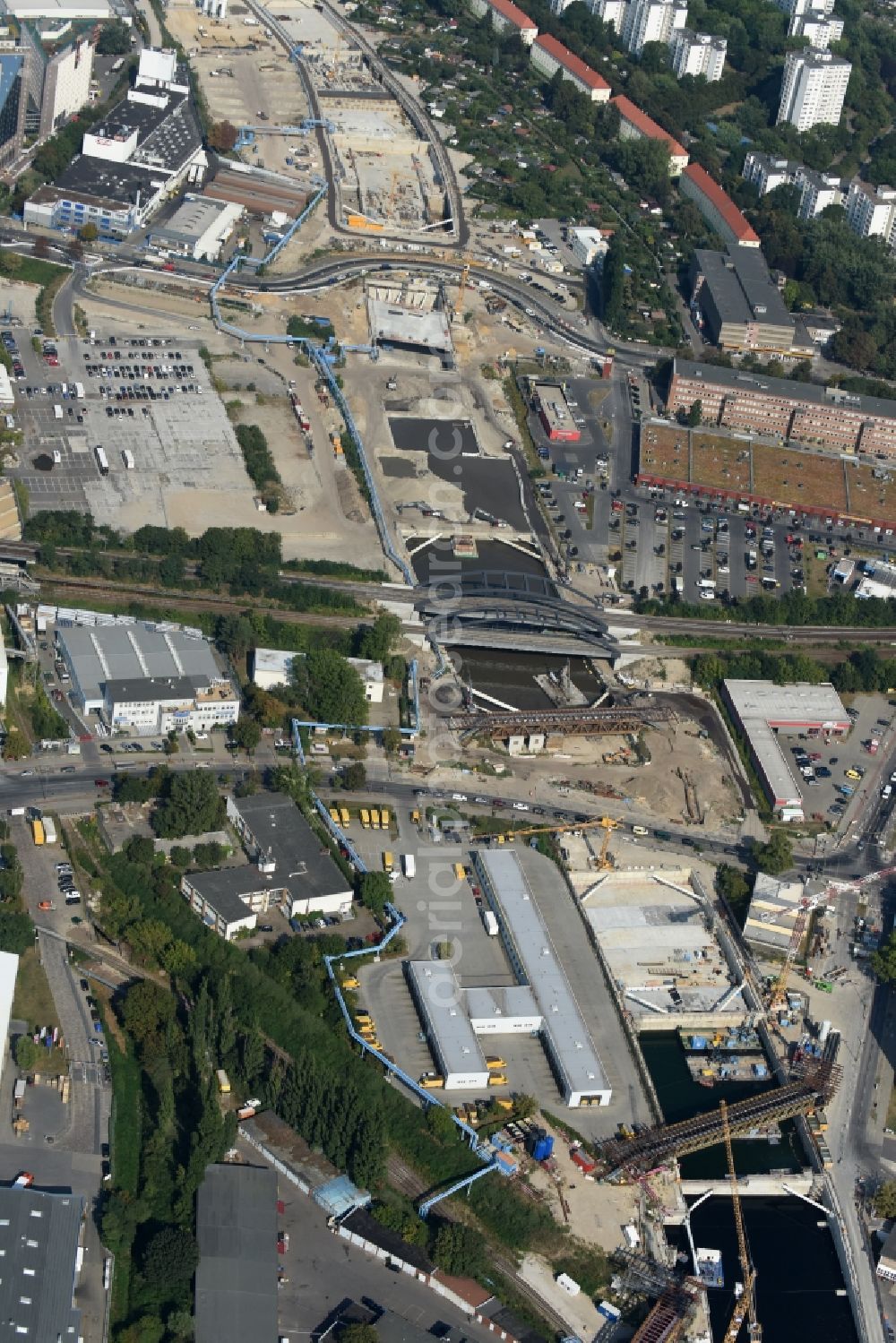 Berlin from the bird's eye view: Civil engineering construction sites for construction of the extension of the urban motorway - Autobahn Autobahn A100 in Berlin Neukoelln