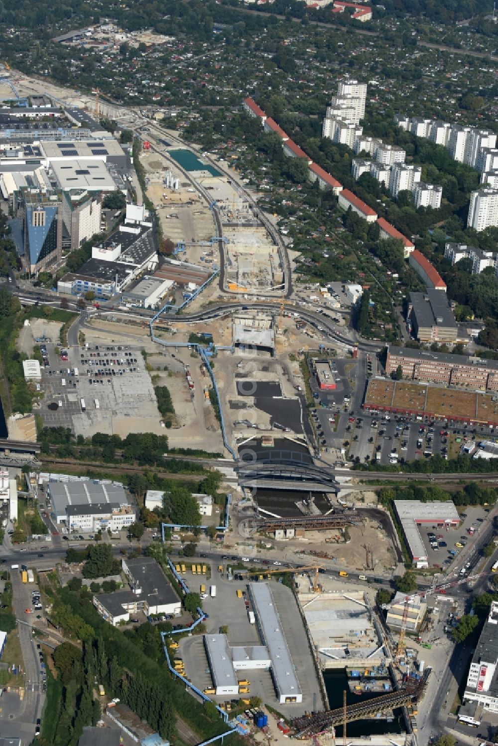 Aerial image Berlin - Civil engineering construction sites for construction of the extension of the urban motorway - Autobahn Autobahn A100 in Berlin Neukoelln