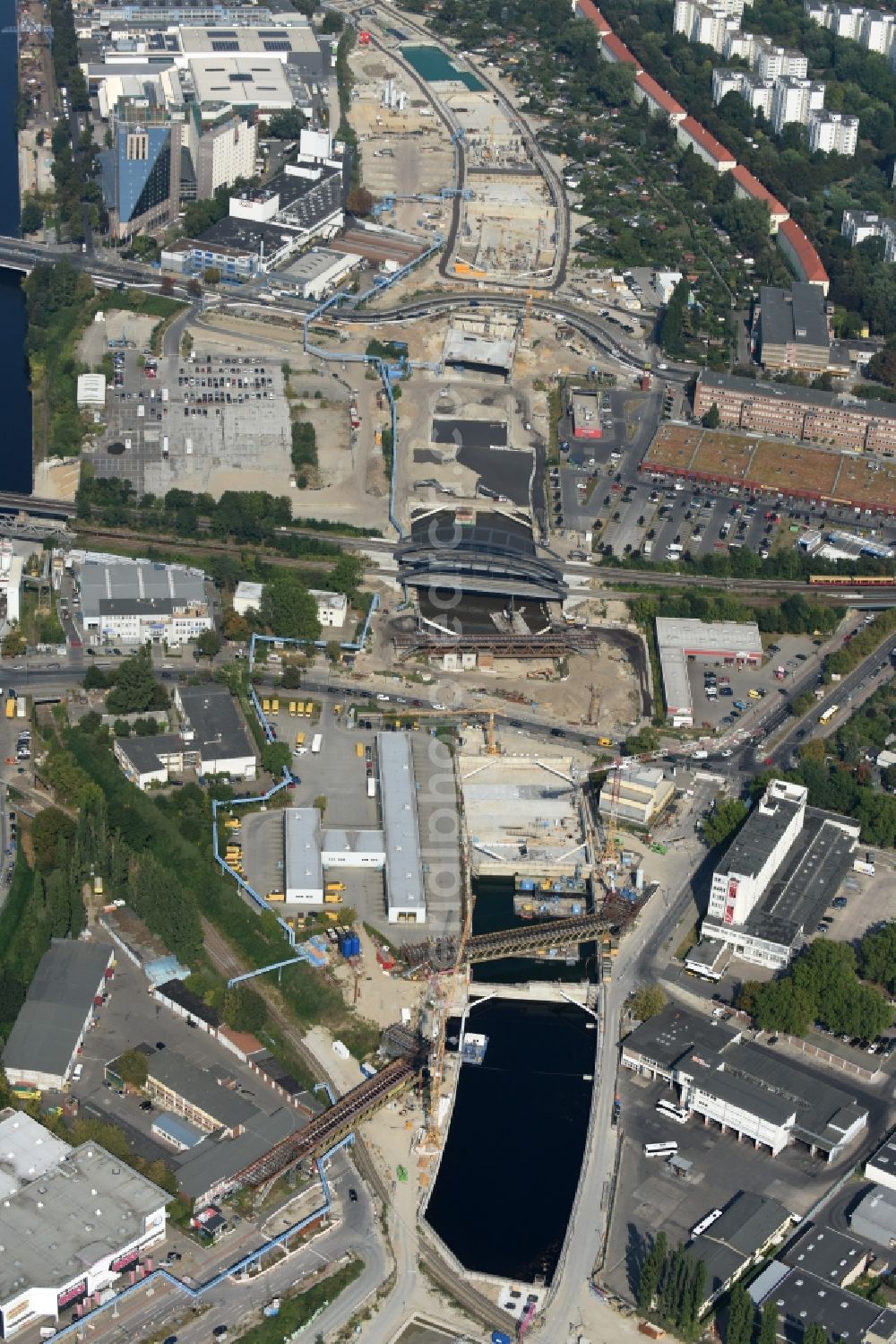 Aerial photograph Berlin - Civil engineering construction sites for construction of the extension of the urban motorway - Autobahn Autobahn A100 in Berlin Neukoelln