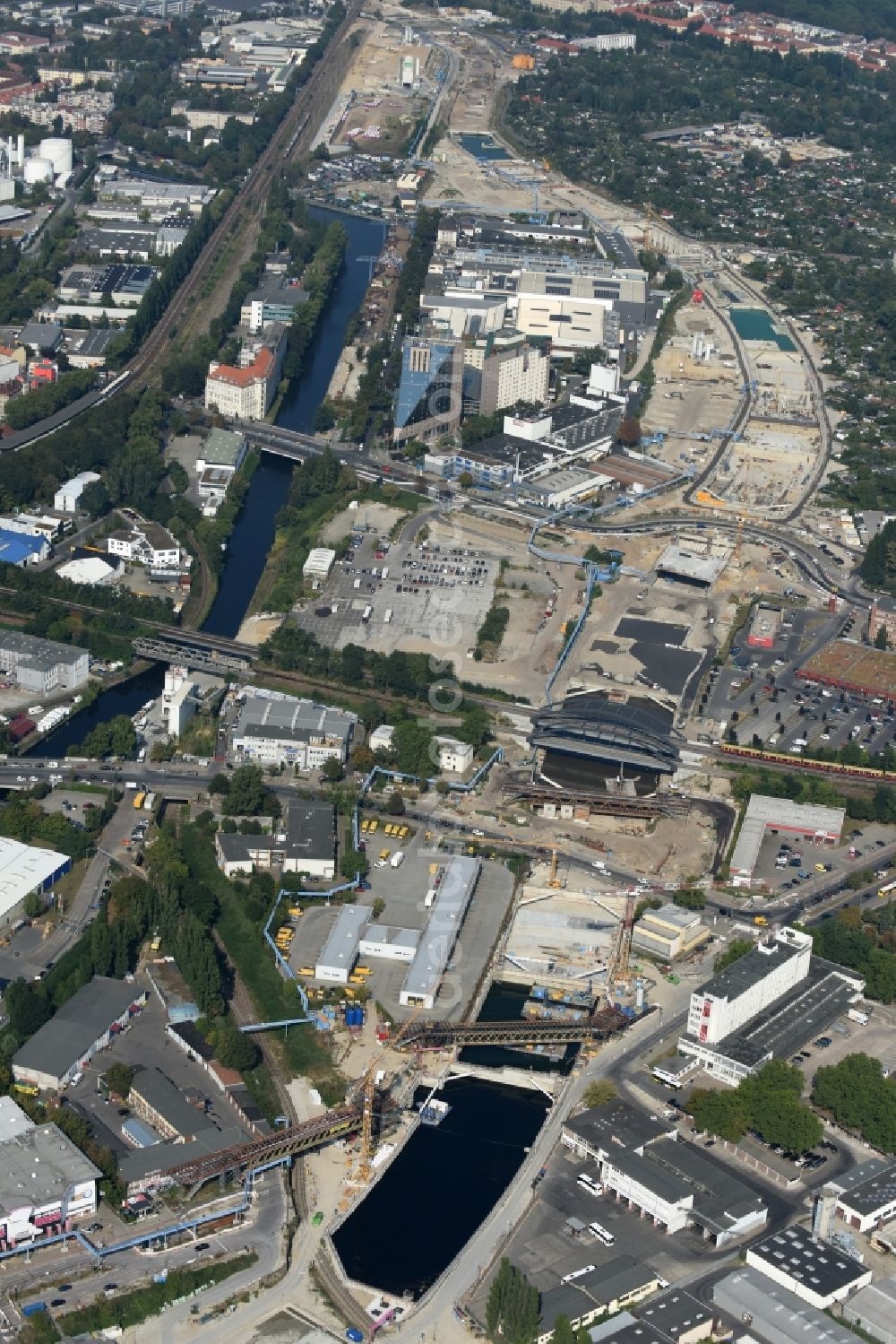 Berlin from above - Civil engineering construction sites for construction of the extension of the urban motorway - Autobahn Autobahn A100 in Berlin Neukoelln