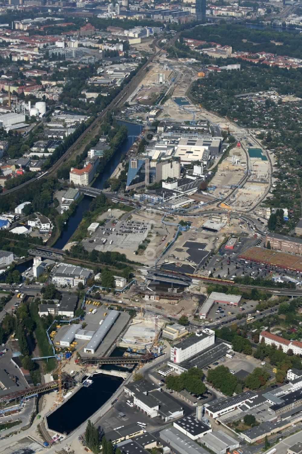 Aerial photograph Berlin - Civil engineering construction sites for construction of the extension of the urban motorway - Autobahn Autobahn A100 in Berlin Neukoelln