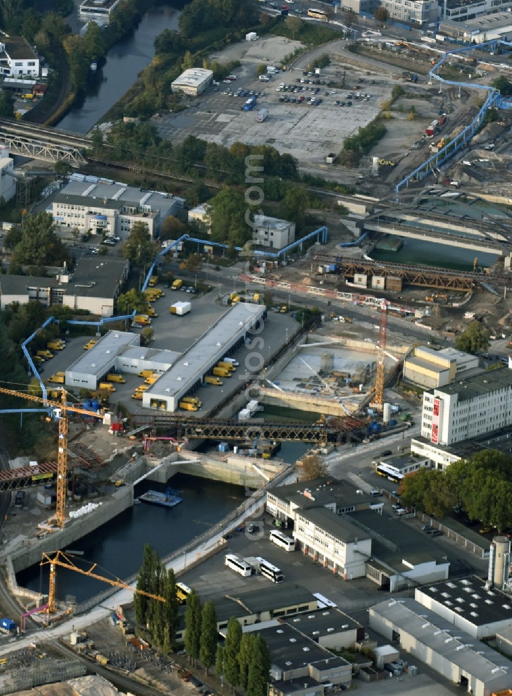 Berlin from above - Civil engineering construction sites for construction of the extension of the urban motorway - Autobahn Autobahn A100 in Berlin Neukoelln