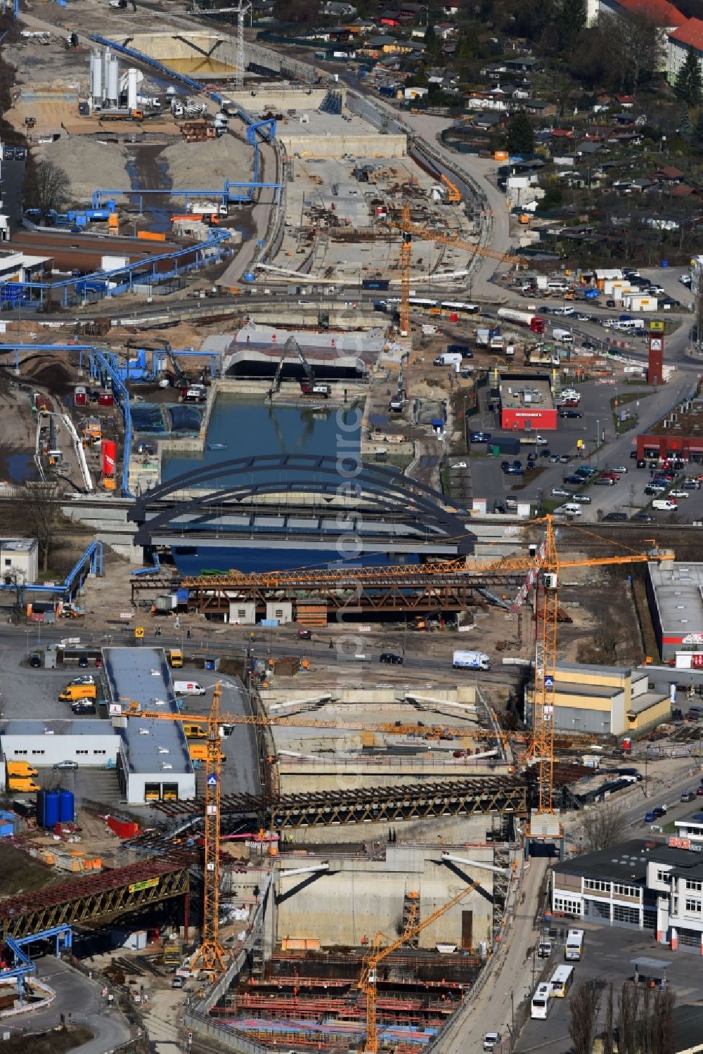 Berlin from the bird's eye view: Civil engineering construction sites for construction of the extension of the urban motorway - Autobahn Autobahn A100 in Berlin Neukoelln