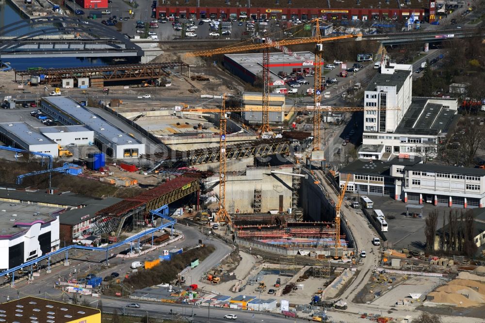 Aerial photograph Berlin - Civil engineering construction sites for construction of the extension of the urban motorway - Autobahn Autobahn A100 in Berlin Neukoelln