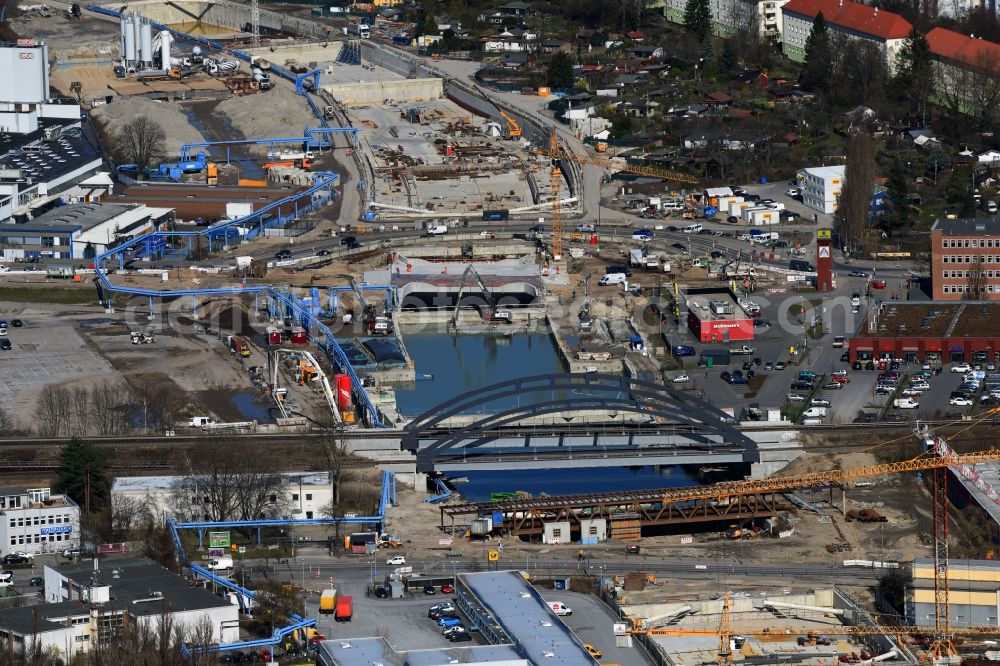 Aerial image Berlin - Civil engineering construction sites for construction of the extension of the urban motorway - Autobahn Autobahn A100 in Berlin Neukoelln