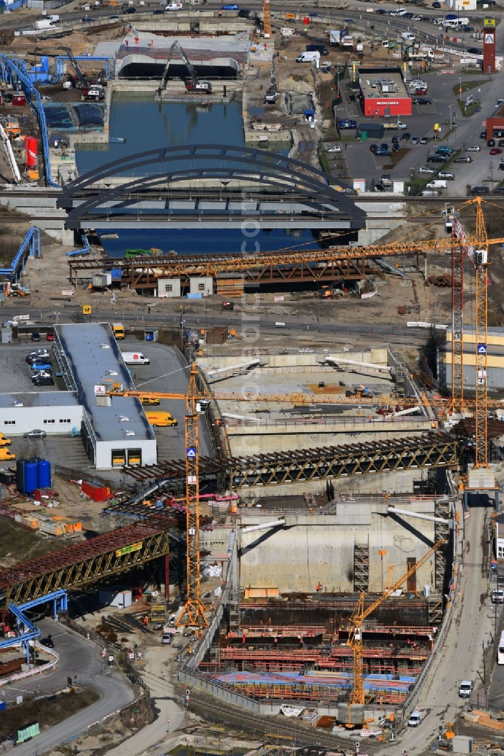 Aerial image Berlin - Civil engineering construction sites for construction of the extension of the urban motorway - Autobahn Autobahn A100 in Berlin Neukoelln