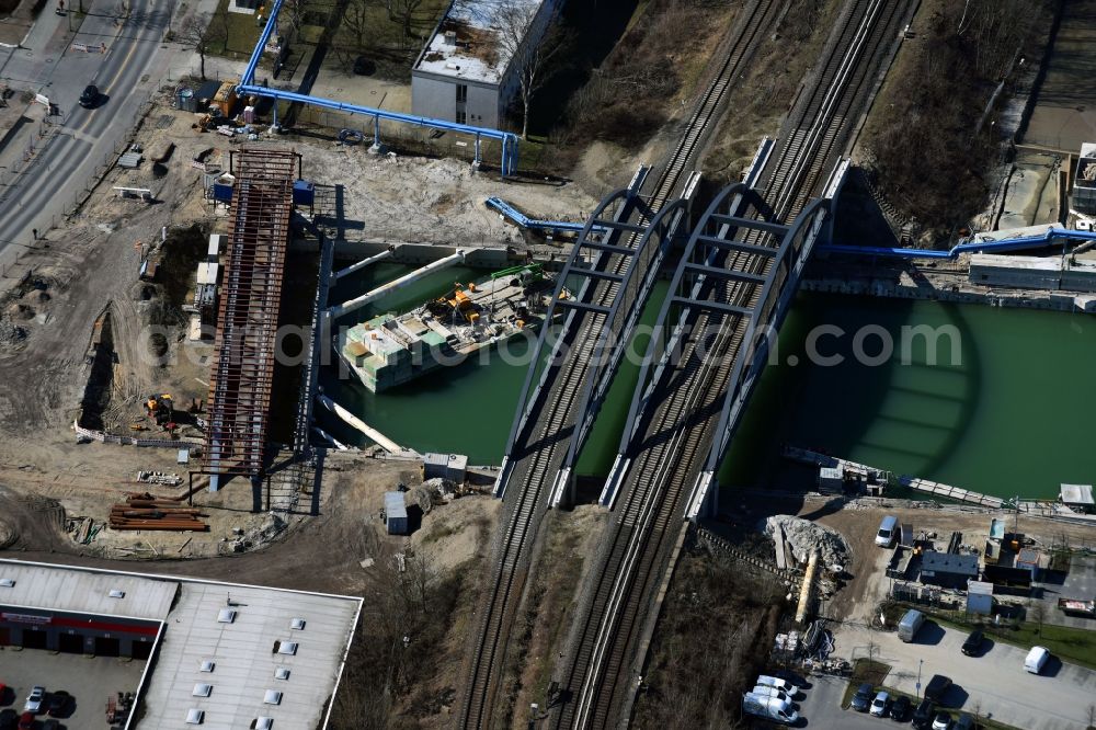 Aerial photograph Berlin - Civil engineering construction sites for construction of the extension of the urban motorway - Autobahn Autobahn A100 in Berlin Neukoelln