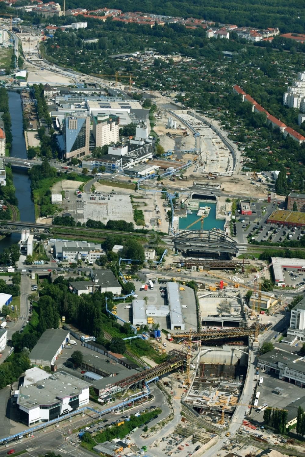 Aerial image Berlin - Civil engineering construction sites for construction of the extension of the urban motorway - Autobahn Autobahn A100 in Berlin Neukoelln