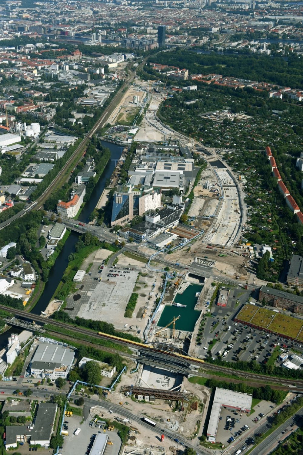 Berlin from the bird's eye view: Civil engineering construction sites for construction of the extension of the urban motorway - Autobahn Autobahn A100 in Berlin Neukoelln