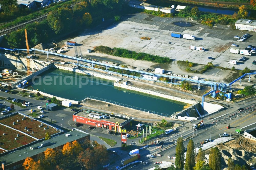 Berlin from above - Civil engineering construction sites for construction of the extension of the urban motorway - Autobahn Autobahn A100 in Berlin Neukoelln