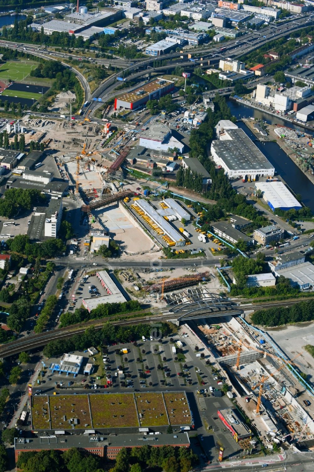 Berlin from above - Civil engineering construction sites for construction of the extension of the urban motorway - Autobahn Autobahn A100 in Berlin Neukoelln