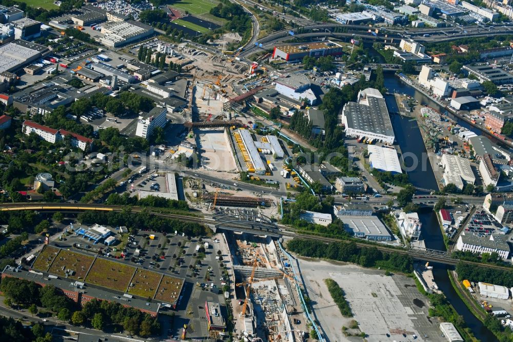 Aerial image Berlin - Civil engineering construction sites for construction of the extension of the urban motorway - Autobahn Autobahn A100 in Berlin Neukoelln