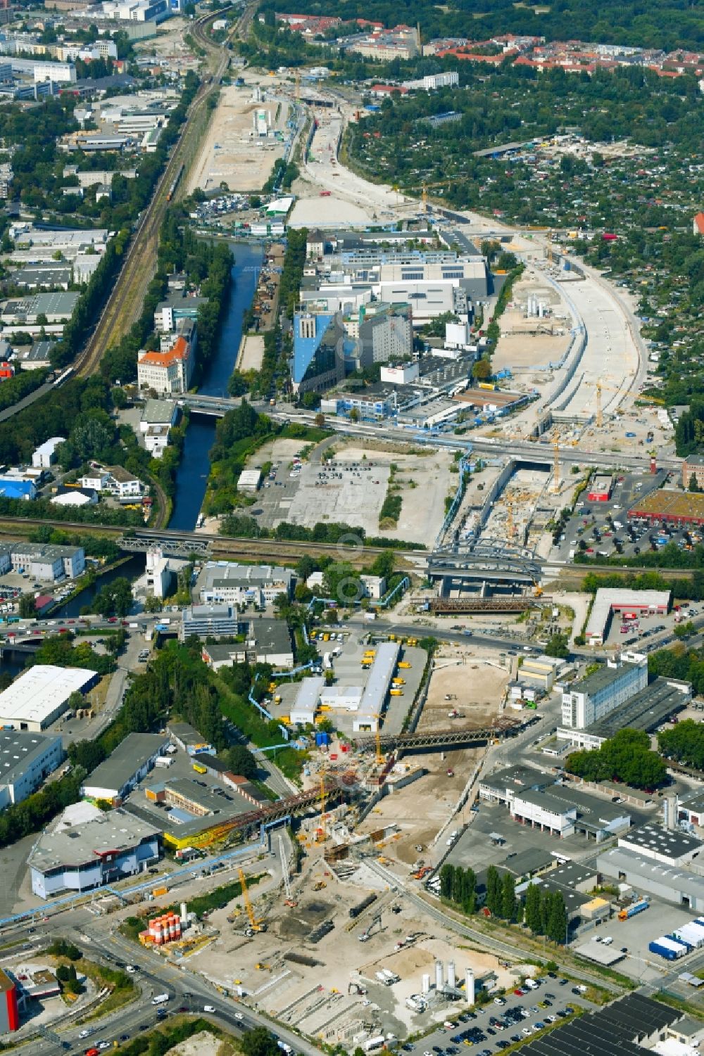 Aerial image Berlin - Civil engineering construction sites for construction of the extension of the urban motorway - Autobahn Autobahn A100 in Berlin Neukoelln