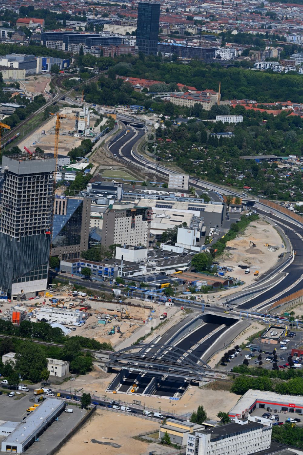 Aerial image Berlin - Civil engineering construction sites - route for the new construction of the tunnel structures to extend the city motorway - federal motorway BAB A100 on the Neukoellnische Allee street in the Neukoelln district in Berlin, Germany