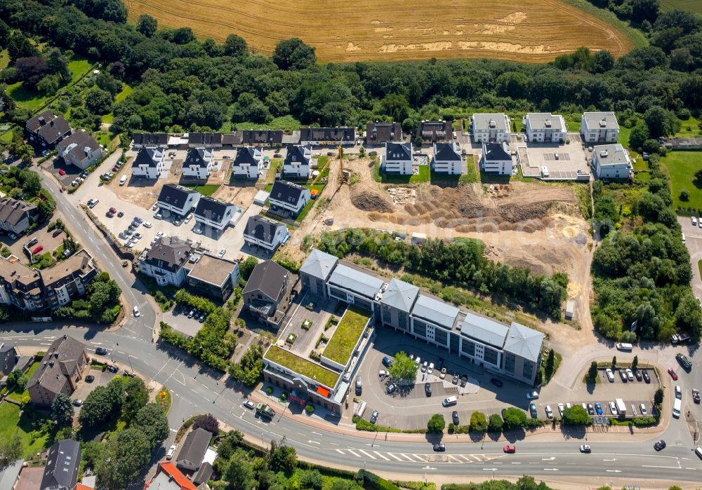 Hattingen from the bird's eye view: Construction sites of the residential area Burgviertel in the Blankenstein part of Hattingen in the state of North Rhine-Westphalia. The single family units are being developed on Seilerweg and on site of the former rope manufacturer Puth