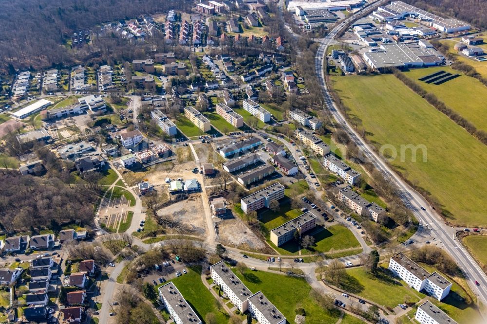 Aerial photograph Arnsberg - Construction sites for new construction residential area of detached housing estate with an age-appropriate retirement home on Moosfelder Ring in the district Neheim in Arnsberg at Sauerland in the state North Rhine-Westphalia, Germany