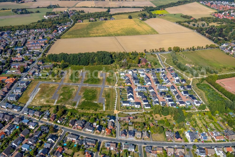 Hamm from above - Construction sites for new construction residential area of detached housing estate of the building area Schulze-Everding Am Eversbach in Hamm in the state North Rhine-Westphalia, Germany