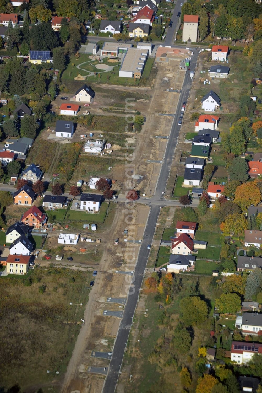 Aerial image Berlin - Construction sites for new construction residential area of detached housing estate Pfarrhufenanger in Berlin in Germany