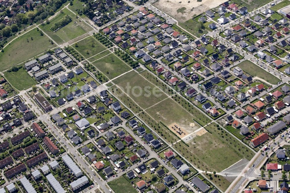 Aerial image Berlin - Construction sites for new construction residential area of detached housing estate Schmetterlingswiesen in Biesdorf in Berlin, Germany