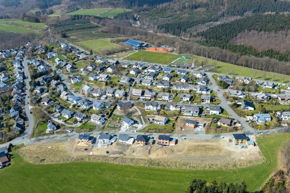Eversberg from the bird's eye view: Construction sites for new construction residential area of detached housing estate Buchsplitt in Eversberg in the state North Rhine-Westphalia, Germany