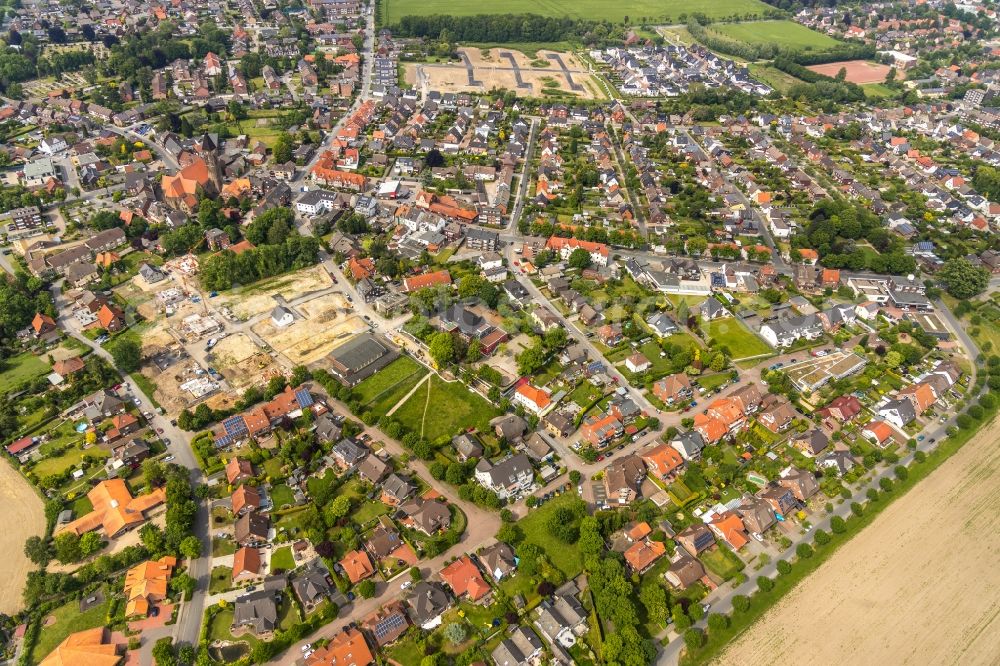 Hamm from the bird's eye view: Construction sites for new construction residential area of detached housing estate on Doerholtstrasse in Hamm in the state North Rhine-Westphalia, Germany