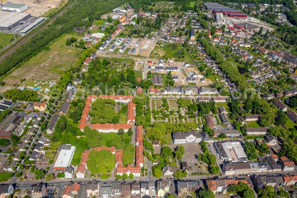 Gelsenkirchen from the bird's eye view: Construction sites for new construction residential area of detached housing estate entlong of Grollmonnstrasse and An of Luthenburg in Gelsenkirchen in the state North Rhine-Westphalia, Germany