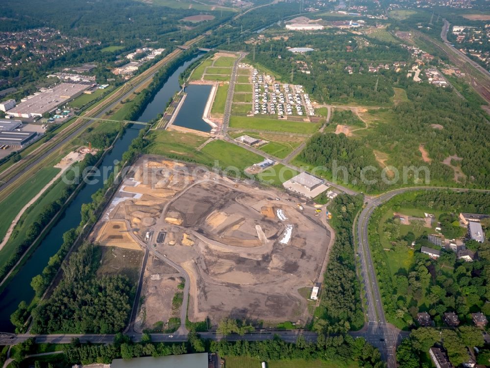 Gelsenkirchen from above - Construction sites for new construction residential area of detached housing estate at Rhein-Herne-Kanal at the area of the formerly colliery Graf Bismarck in Gelsenkirchen-Bismarck in Gelsenkirchen in the state North Rhine-Westphalia