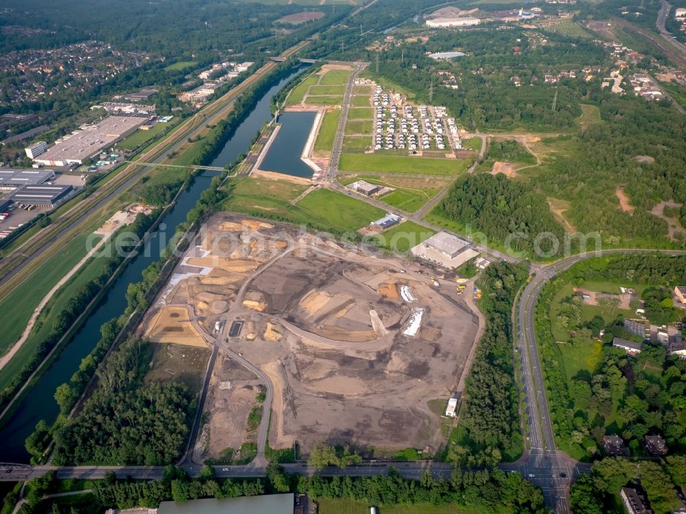 Gelsenkirchen from the bird's eye view: Construction sites for new construction residential area of detached housing estate at Rhein-Herne-Kanal at the area of the formerly colliery Graf Bismarck in Gelsenkirchen-Bismarck in Gelsenkirchen in the state North Rhine-Westphalia